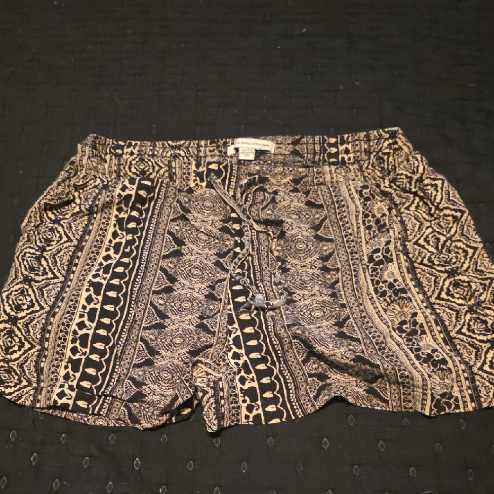 American Eagle Outfitters Black and Tan Patterned Viscose Shorts Size Small